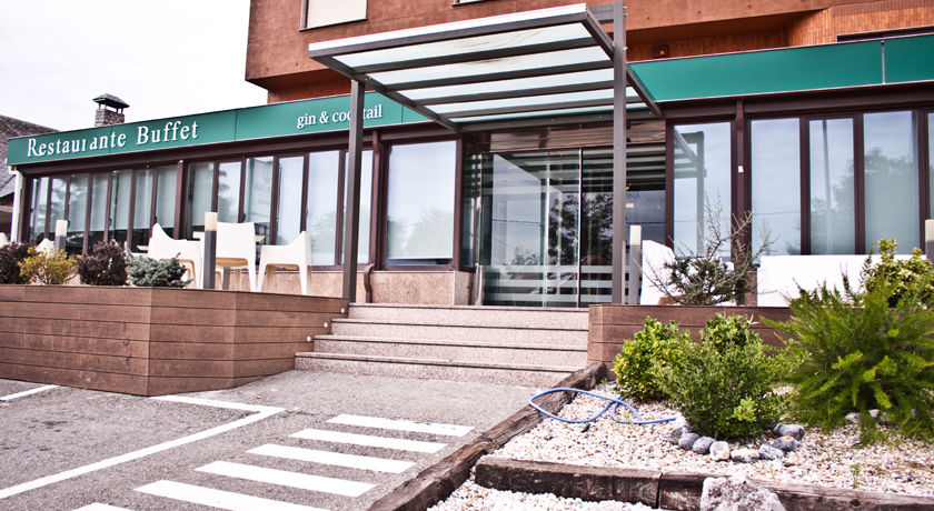 Hotel Corona De Galicia Valga Exterior foto